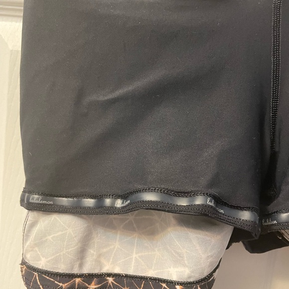 Small black Lululemon athletic skirt - Picture 6 of 8